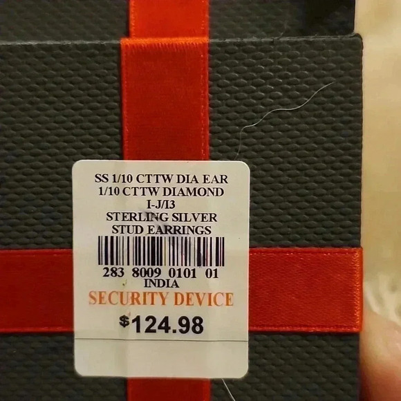 1/10 CTTW Diamond Sterling silver earrings - Picture 6 of 10